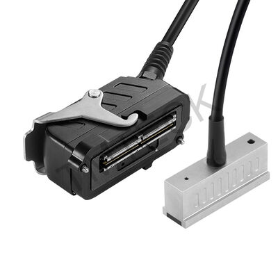 فحص لوحة مركبة Ts13 قرب الجدار